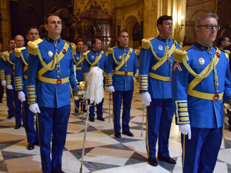 Procesión de la espada del día de San Clemente en la metropòlitana hispalense