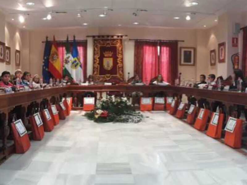 18 alumnos han llevado propuestas para mejorar la vida en Chipiona en el pleno infantil del Día   de la Constitución
