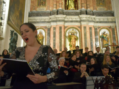 El Coro de la Universidad de Sevilla y Jazz Band Hispalense ofrecieron un concierto de Góspel en la Iglesia del Sagrado Corazón de Sevilla.