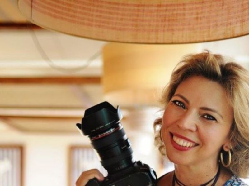 Marina Bernal ,de los famosos a los anónimos, en su primer libro "Anonimos Infinitos"