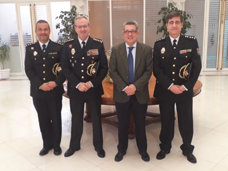 El subdelegado recibe a los nuevos comisarios del Cuerpo Nacional de Policía