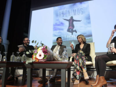 Cronica de Francisco Correal en Diario de Sevilla sobre el exito de la presentacion del libro de Marina Bernal Anonimos Infinitos