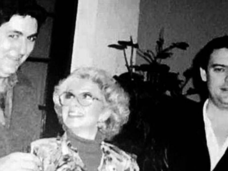 Abrazo enorme a toda su familia y a todos sus oyentes, esos que siempre la consideraron como una más de su propia familia. Un honor haber compartido y