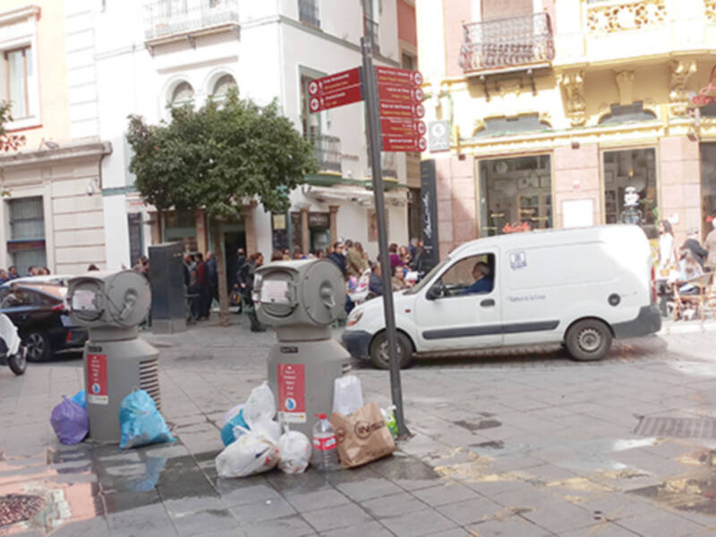 Basura en las calles de Sevilla