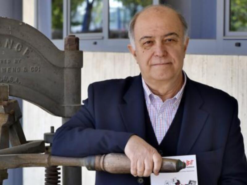 Felix Machuca entrevista a manuel Capelo en abc donde su libro del plomo al bit : APC