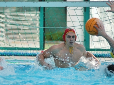 La defensa del Waterpolo Sevilla-Grupo Ceres le sirve para tutear al líder, aunque sin recompensa