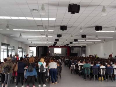 Cerca de mil personas asistieron a la charla de Pedro García Aguado sobre prevención en las relaciones afectivas insanas entre jóvenes