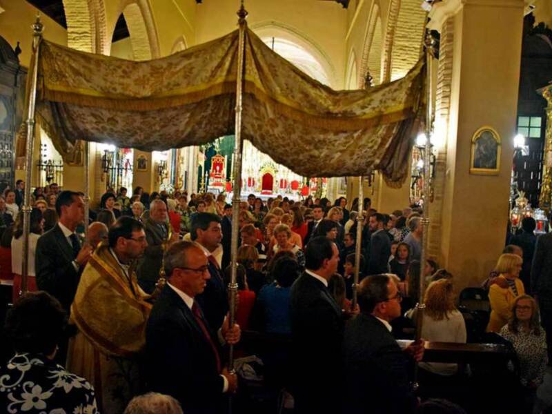 Momentos del último día de Quinario a la Hermandad de la Vera-cruz de Alcalá del Río.