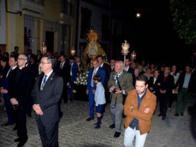 Procesión de subida de los titulares de la Hermandad de la Vera-cruz de Alcalá del Rio.