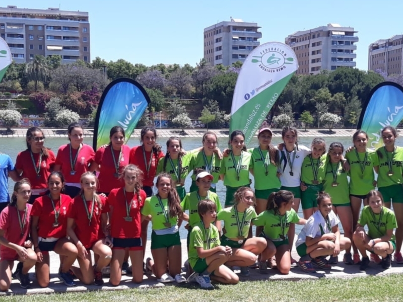 El Club Náutico Sevilla, campeón de Andalucía de botes largos de remo