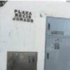 Dos años después de denunciarlo RJ La Más Grande, el Ayuntamiento de Cádiz sigue sin adecentar el rótulo de la plaza de Rocío Jurado