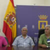 El alcalde de Chipiona mantiene un encuentro con la Asociación de amigos del pueblo saharaui y la niña acogida este verano