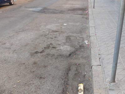 El asfaltado de algunas calles de Sevilla en estado de abandono.