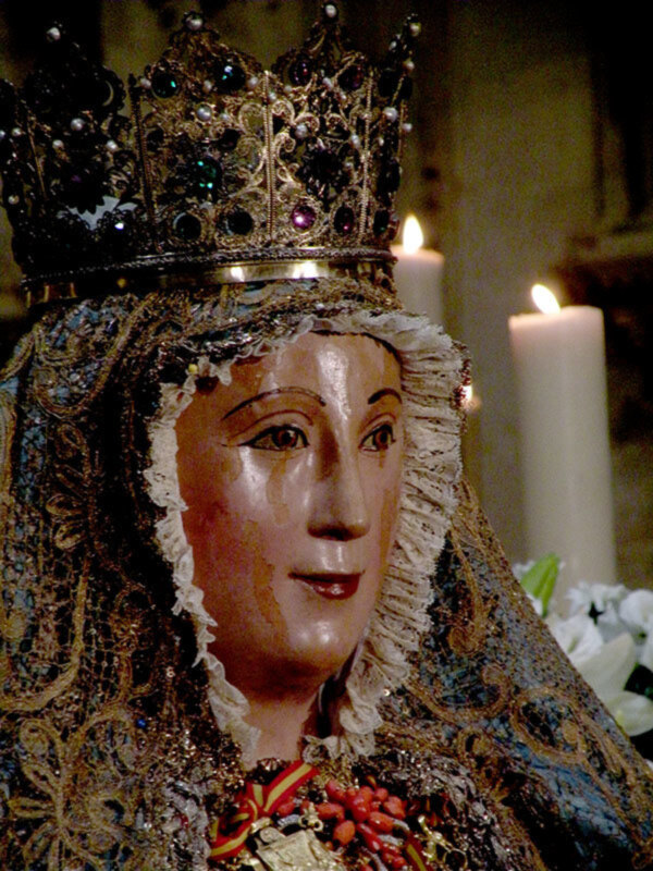 La Asociación de Fieles de la Virgen de los Reyes y San Fernando presenta sus cultos a la patrona de Sevilla