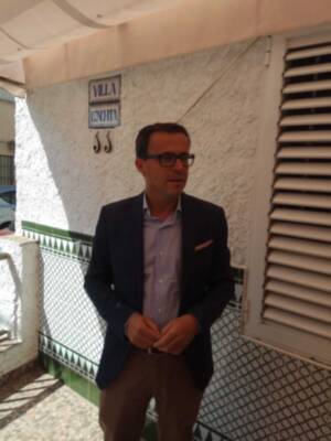 El presidente de la Diputación de Badajoz ha visitado la vivienda donde disfrutan del verano chipionero personas con discapacidad intelectual