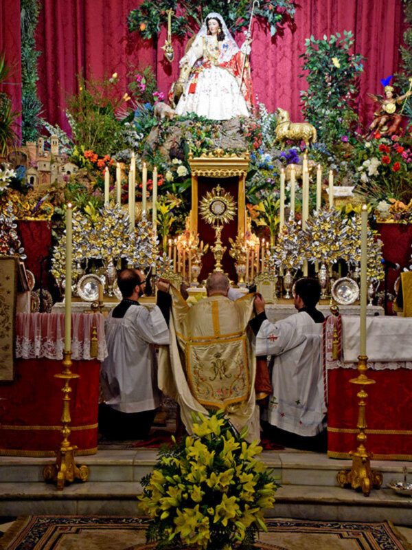 El último  día del novenario de la Divina Pastora de Santa Marina lo presidió y predicó el canónigo el Rvdo. Ángel Gabriel  Gómez Guillén.