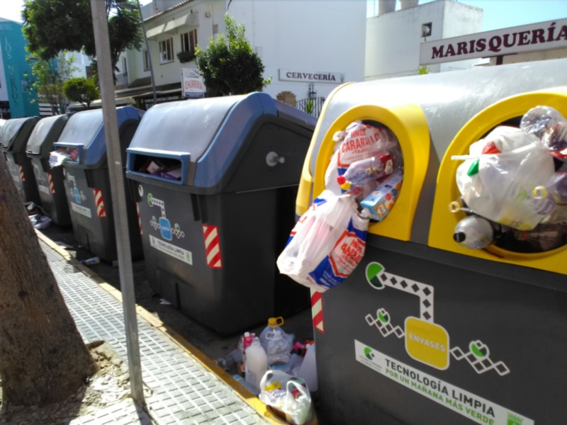 Sebastián Guzmán agradece la contribución de chipioneros y visitantes al incremento del reciclaje este verano en Chipiona