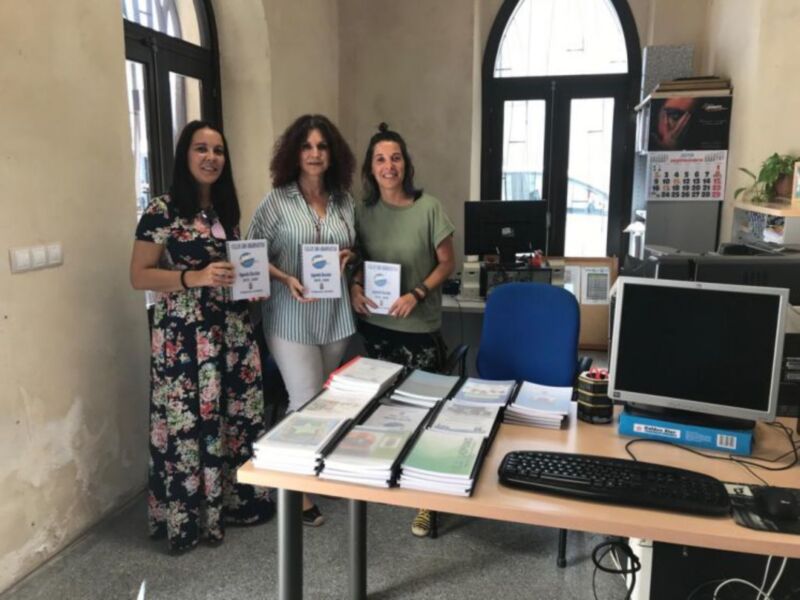 La delegación de Educación reparte 2.700 agendas escolares entre diez centros educativos de la localidad