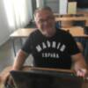 Maestro recién jubilado permanece como alumno en su centro