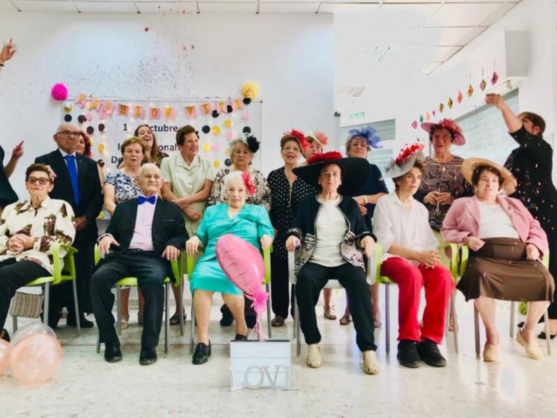 Fundación Vita conmemora el Día Internacional de las Personas de Edad con un desfile de moda en el que los mayores han sido los protagonistas.