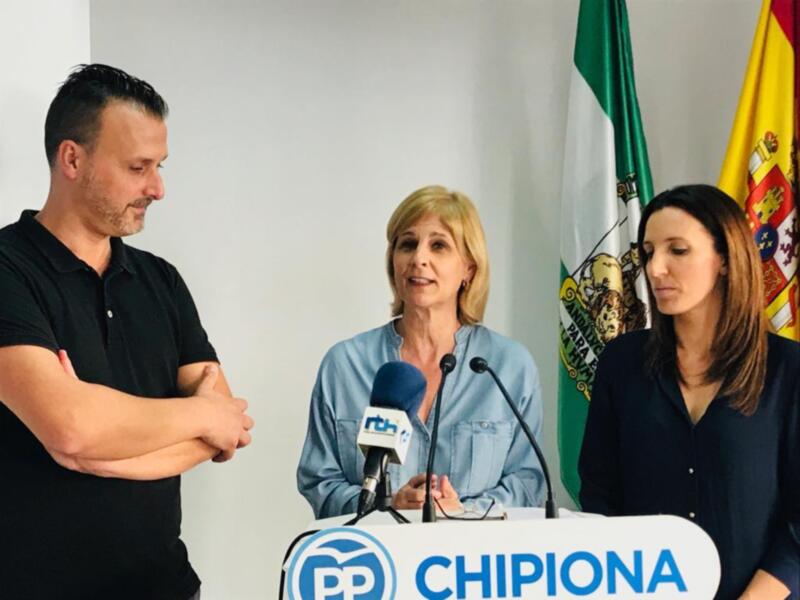 María José García Pelayo presenta en Chipiona a Pablo Casado como garante de la estabilidad que España necesita