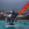El regatista del CAND Chipiona Fernando Martínez del Cerro marcha primero de su categoría en el Azores Windsurf-Foil Open Challenge