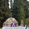 Monseñor Juan José  Asenjo oficio la Solemne misa del día de los Difuntos en la glorieta del Cristo de las Mieles.
