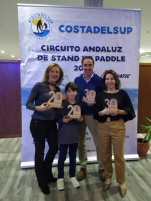 El Club Piragüismo Triana, distinguido en la clausura del Circuito Andaluz de paddle surf