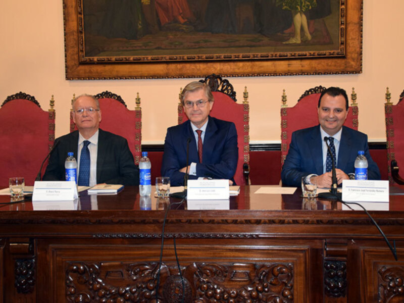 Francisco J. Romero en la presentación de su libro “Actualidad por el Derecho” aboga por la creencia en el  Derecho como transformación social.