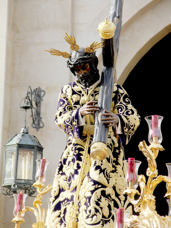 Solemne Viacrucis del Consejo de Cofradía de Sevilla con el Nazareno de los Gitanos.
