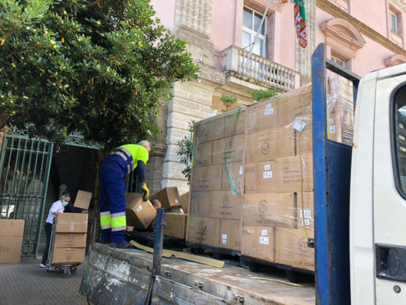 La Diputación de Cádiz adquiere otra remesa de 200.000 mascarillas para la plantilla de sus servicios sociales esenciales