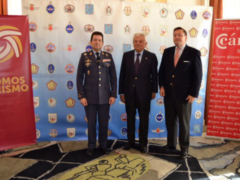 La unión de estas tres instituciones firmantes del convenio, representa el ámbito militar, académico y turístico,