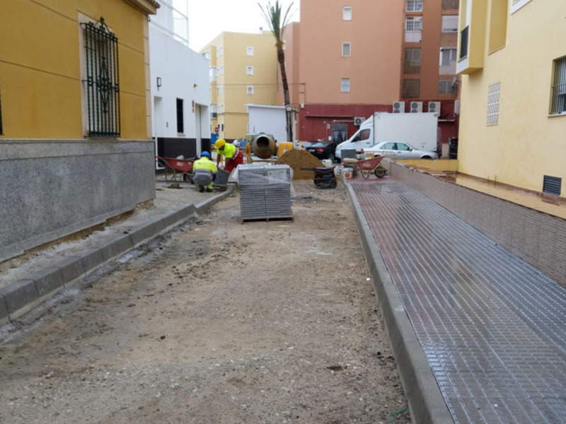  Chipiona retoma las actuaciones del Plan Invierte con la pavimentación de la calle Virgen del Rosario