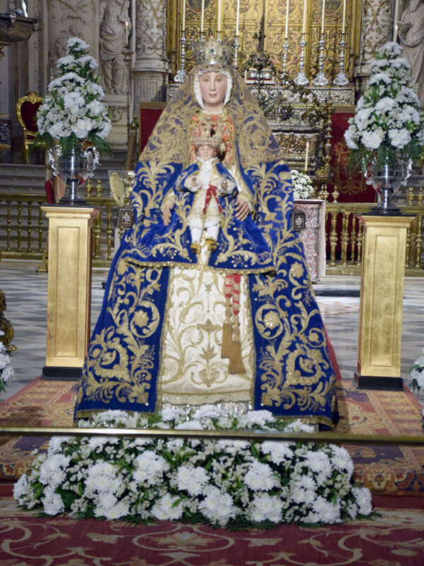 El Besamanos de la Virgen de los Reyes se sustituye por una reverencia de los fieles