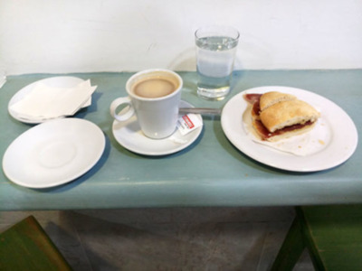 Reflexión sobre el consumo de agua y servilletas.