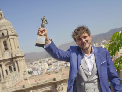 El actor Salva Reina recibe el Premio Talento Andaluz que otorga Canal Sur en el Festival de Málaga
