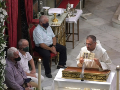 La revista ‘Las Vidrieras del Santuario’ fue presentada ayer  ante la Virgen de Regla