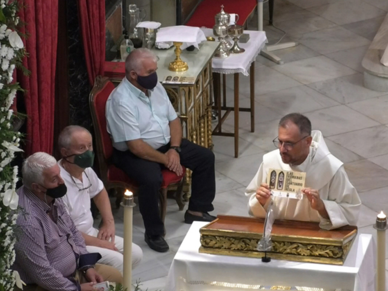 La revista ‘Las Vidrieras del Santuario’ fue presentada ayer ante la Virgen de Regla