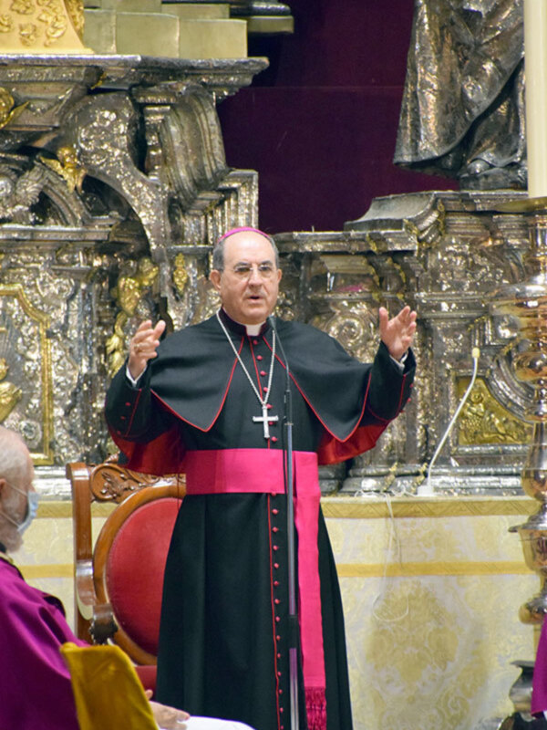 Además de estos nombramientos, monseñor Asenjo ha dispuesto también la designación de Manuel Cotrino Bautista como Canónigo Chantre