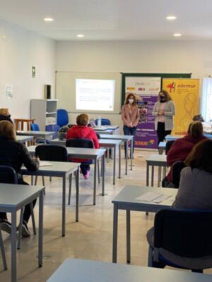 10 personas participan desde hoy en un curso de Fademur que sirve de presentación en Chipiona del programa Ruraltivity