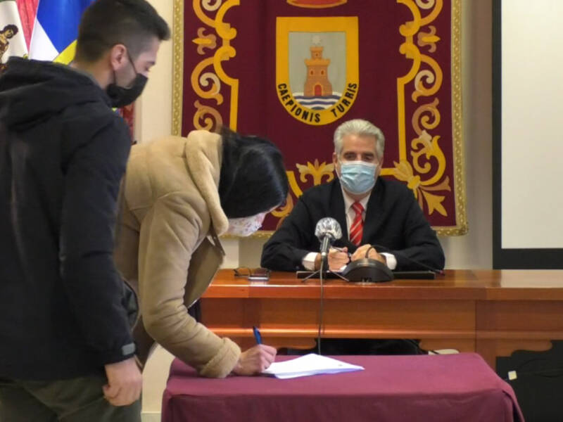 Firmados los contratos de alquiler de las seis viviendas publicas de la promoción de Matadero que ya fueron adjudicadas 