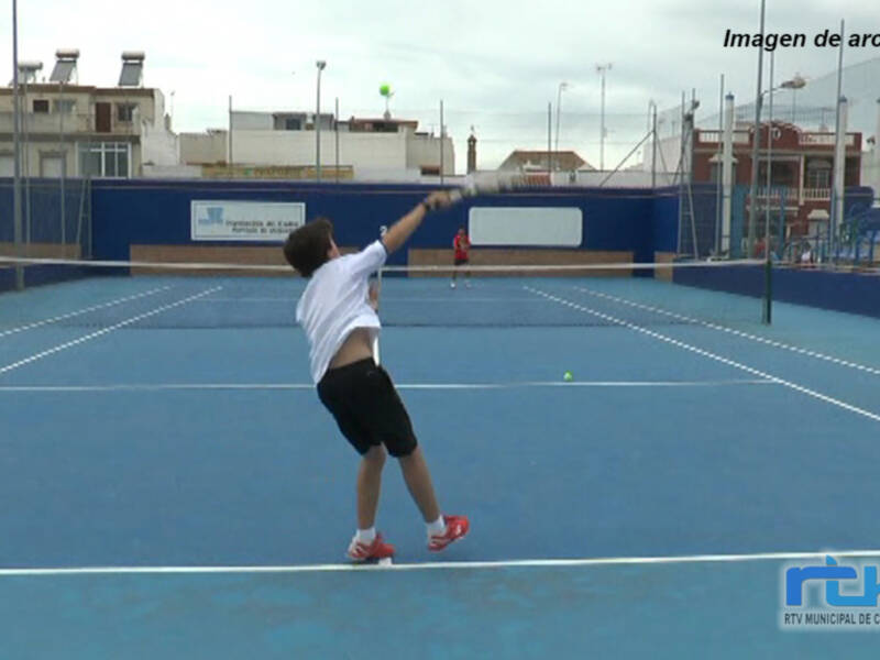 El Club de Tenis Chipiona celebra el torneo Junior 2021 cuya final se jugará este sábado