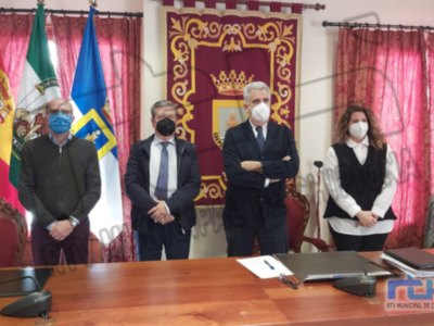 Firmado un convenio que habilita ayudas de FCC Aqualia en los recibos de familias vulnerables de Chipiona