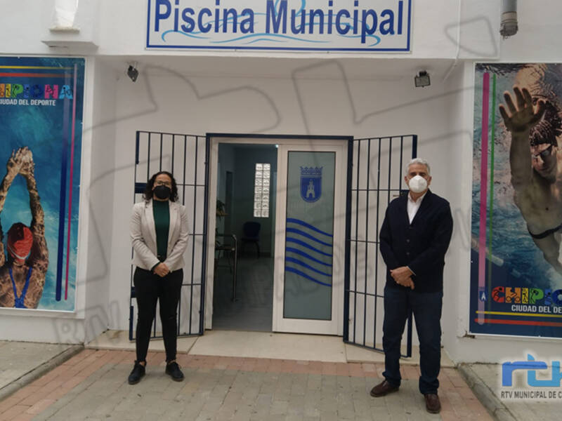 La piscina seguirá cerrada al rescindir el contrato la empresa adjudicataria y comienza un nuevo proceso de contratación