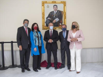 El Ministro de Justicia asistió a la presentación del retrato del decano emérito de los abogados sevillanos José Joaquín Gallardo