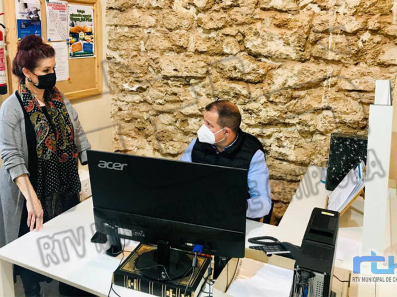 Isabel M.ª Fernández ofrece el asesoramiento de Participación sobre las subvenciones de Diputación para entidades sin ánimo de lucro