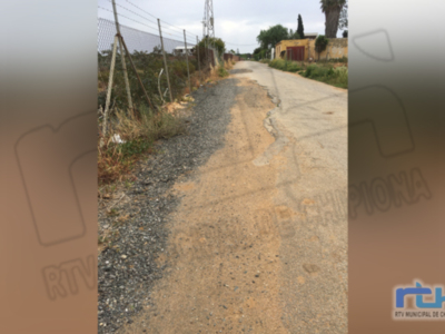 Vecinos y usuarios de la Hijuela de María recogen firmas para exigir a la Comunidad de Regantes el arreglo de esta vía