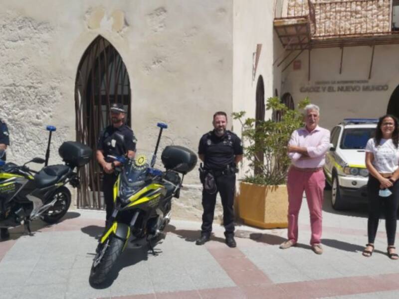 Presentada la campaña Playas Seguras de Chipiona para el verano de 2021 y motocicletas de la Policía Local