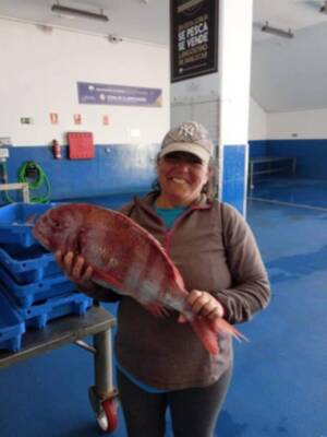 Isabel María Fernández anuncia a Magdalena González Rodríguez como Mujer del Mar en las Fiestas de la Virgen del Carmen