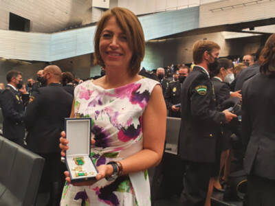 Mabel Mata, condecorada con la Cruz al Mérito Policial con Distintivo Blanco